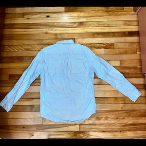 Men’s light blue patterned button up shirt